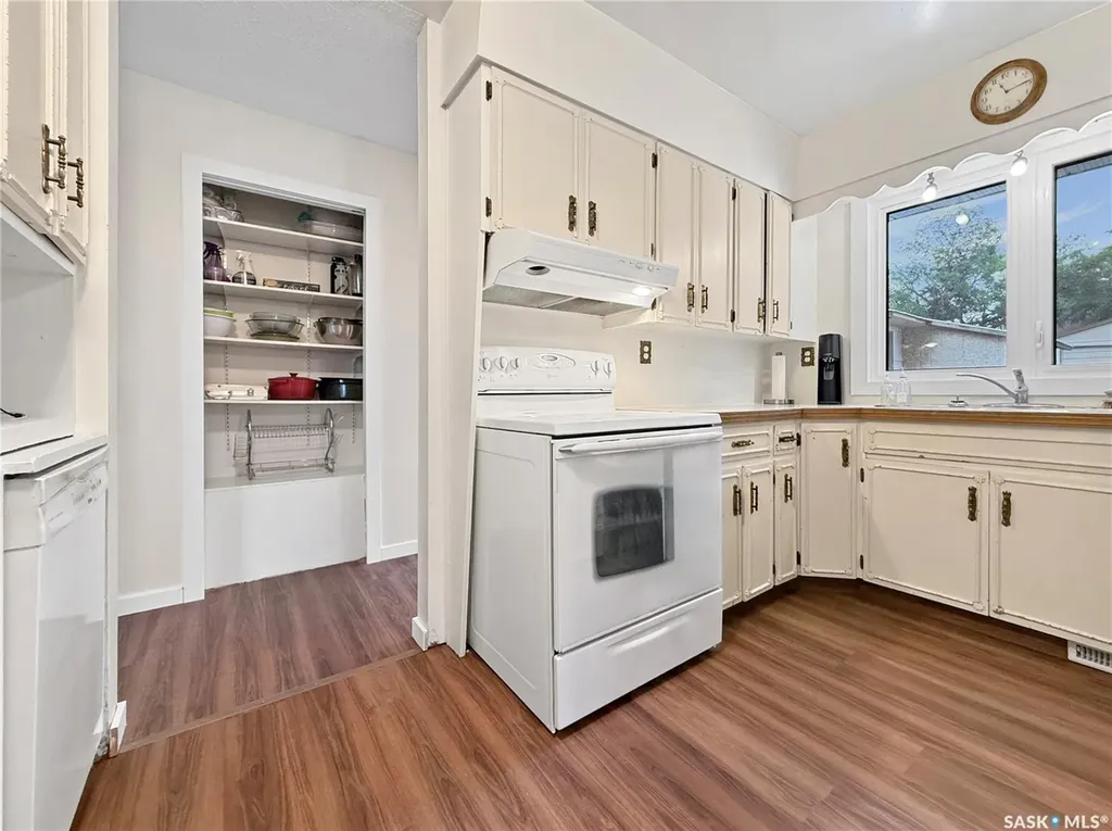 33 7th Avenue NE Swift Current SK S9H 2N2