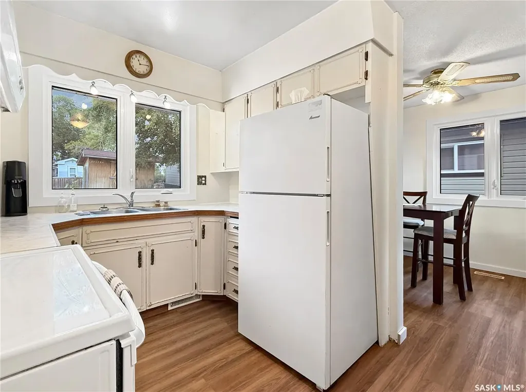 33 7th Avenue NE Swift Current SK S9H 2N2