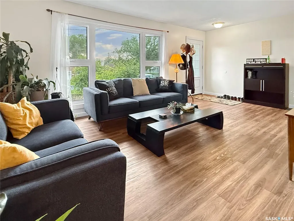 33 7th Avenue NE Swift Current SK S9H 2N2