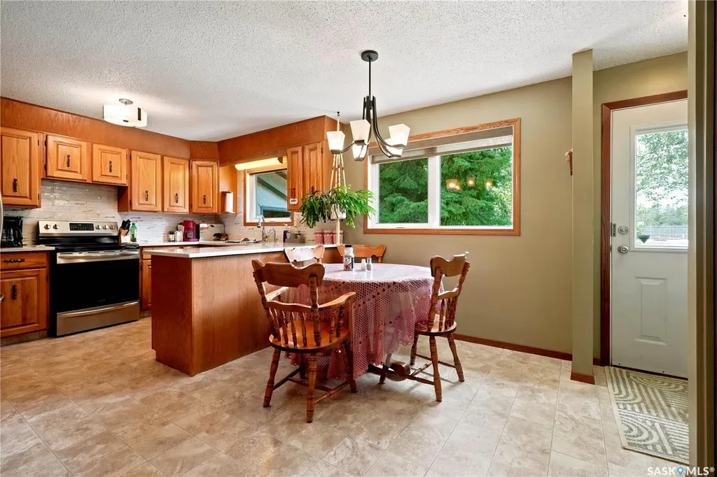 828 Seymour Crescent N Regina SK S4X 2G4