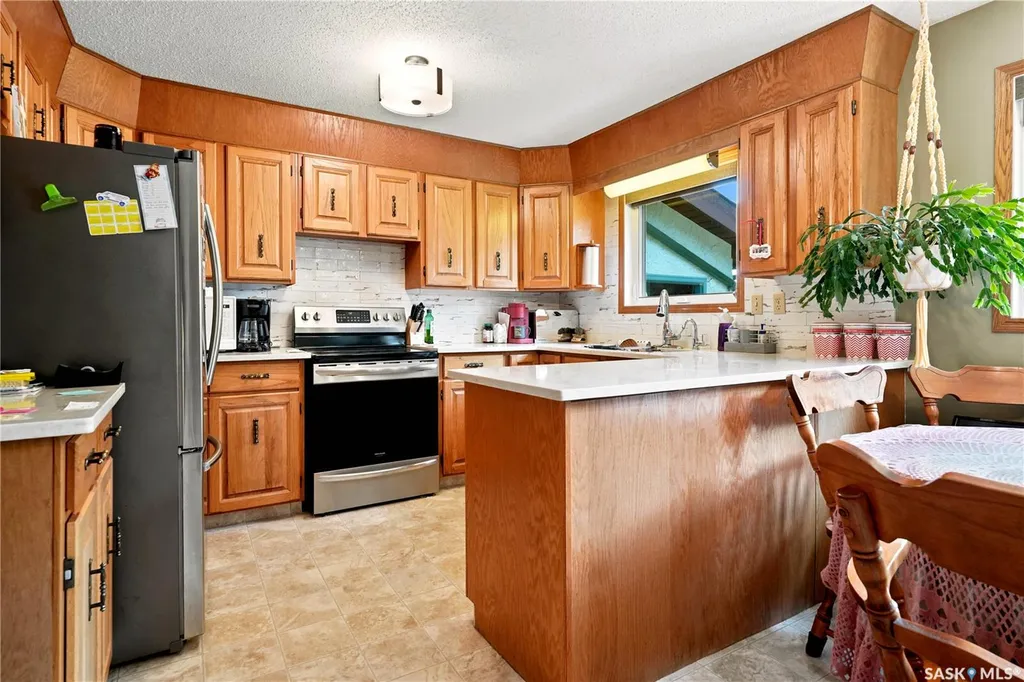 828 Seymour Crescent N Regina SK S4X 2G4