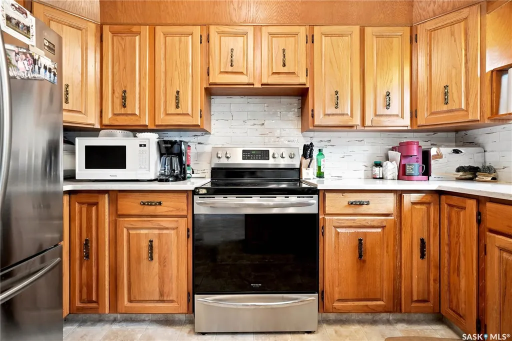 828 Seymour Crescent N Regina SK S4X 2G4
