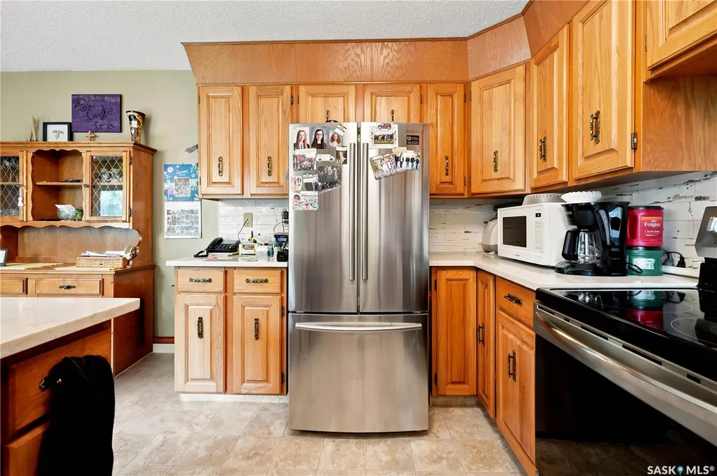 828 Seymour Crescent N Regina SK S4X 2G4