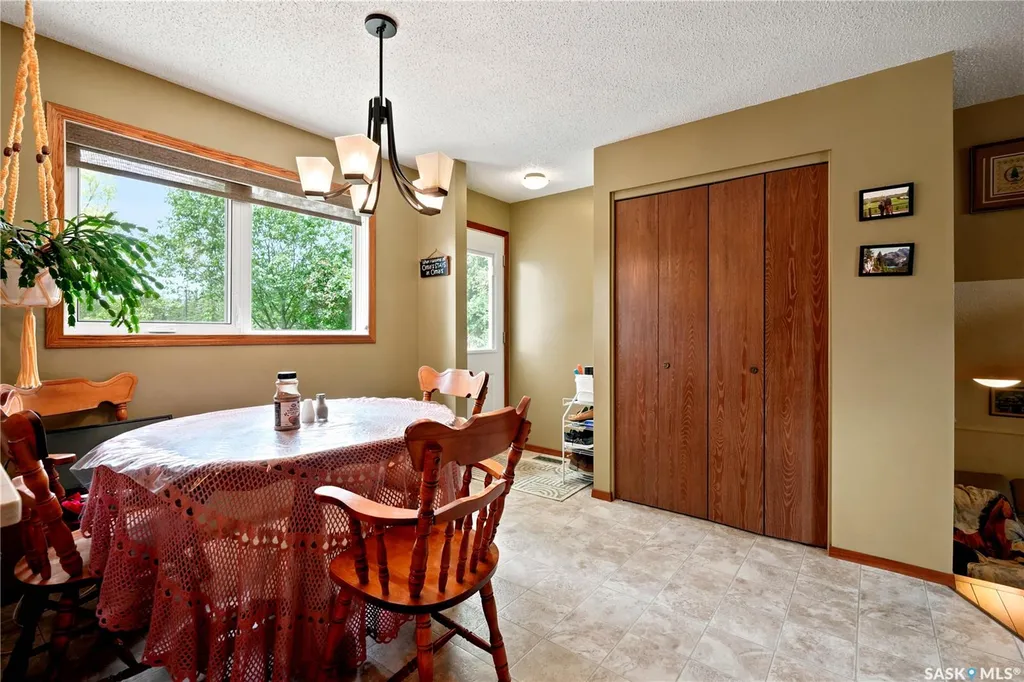 828 Seymour Crescent N Regina SK S4X 2G4