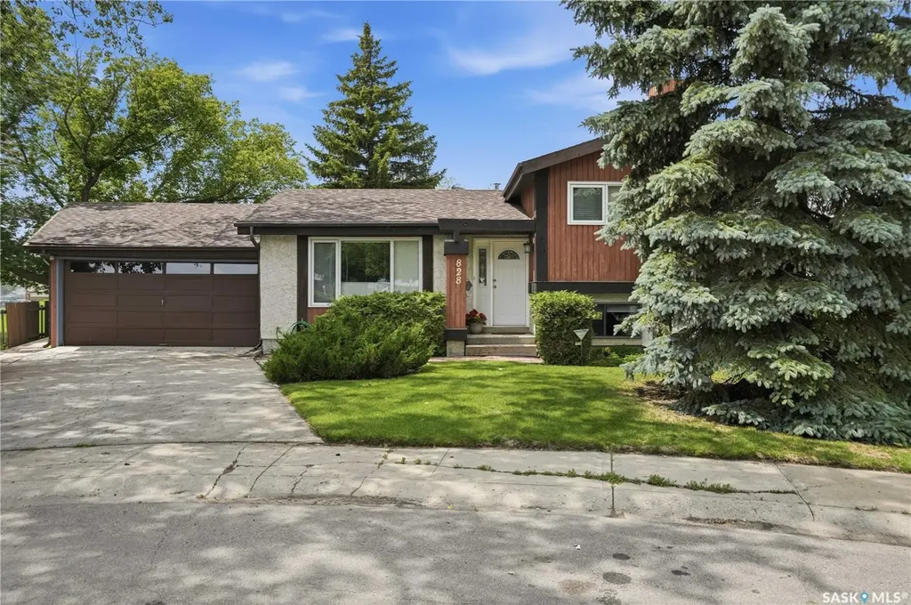 828 Seymour Crescent N Regina SK S4X 2G4