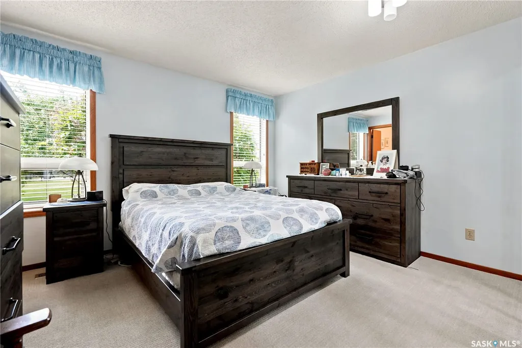 828 Seymour Crescent N Regina SK S4X 2G4