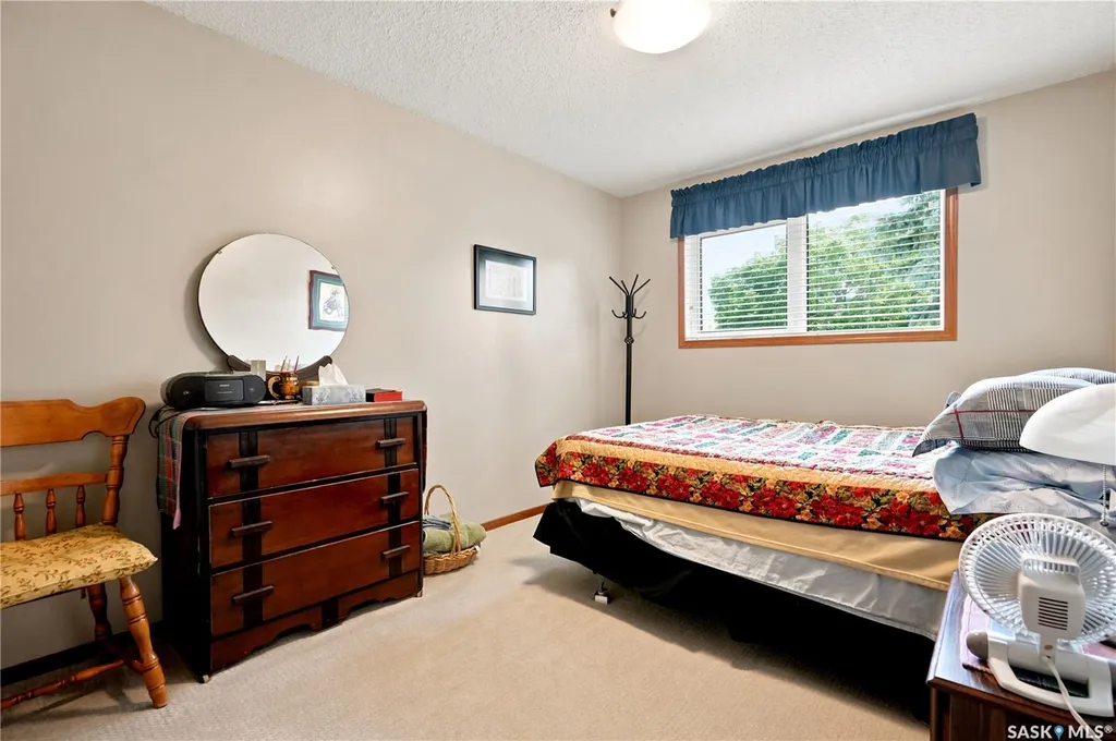828 Seymour Crescent N Regina SK S4X 2G4