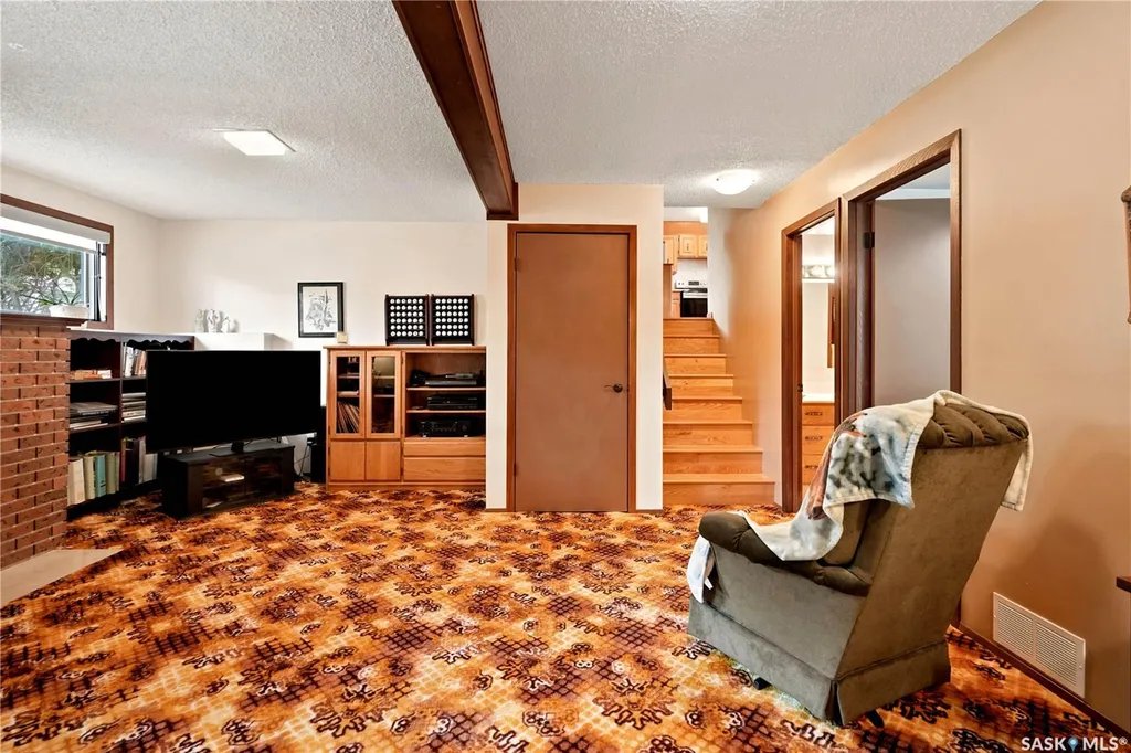 828 Seymour Crescent N Regina SK S4X 2G4