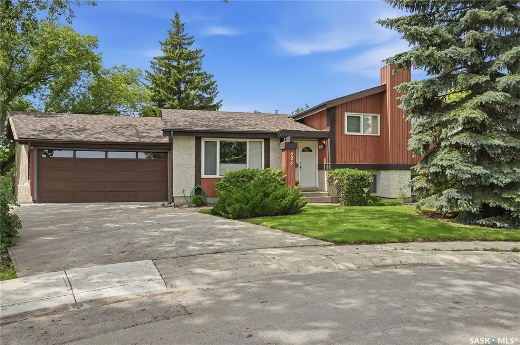828 Seymour Crescent N Regina SK S4X 2G4