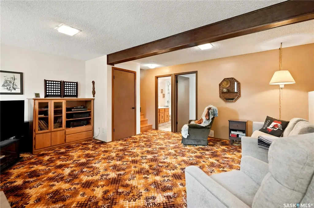 828 Seymour Crescent N Regina SK S4X 2G4