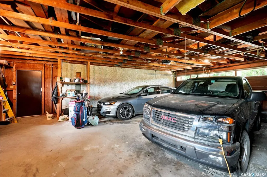 828 Seymour Crescent N Regina SK S4X 2G4
