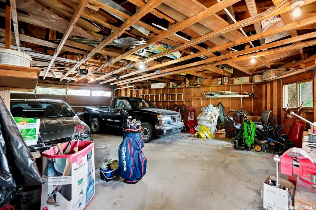 828 Seymour Crescent N Regina SK S4X 2G4