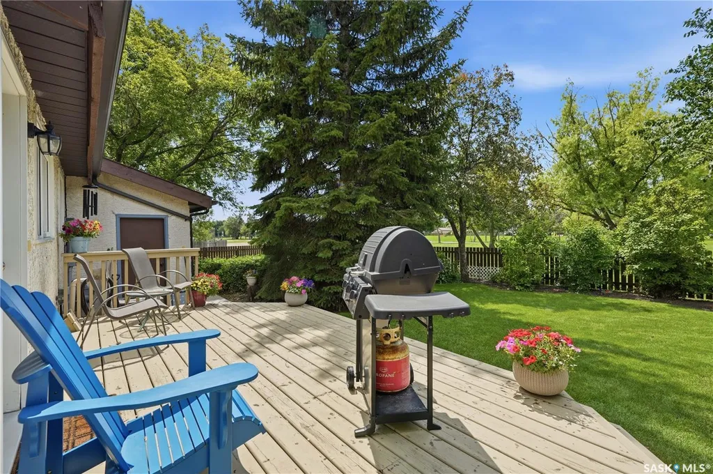 828 Seymour Crescent N Regina SK S4X 2G4