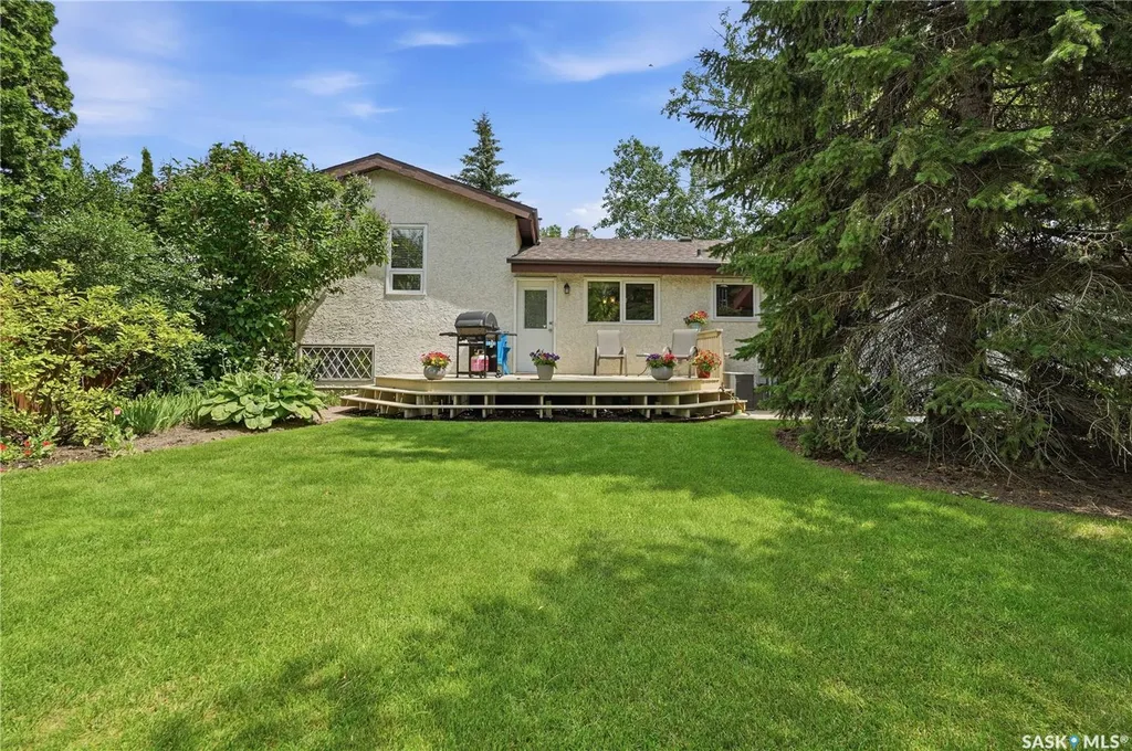 828 Seymour Crescent N Regina SK S4X 2G4
