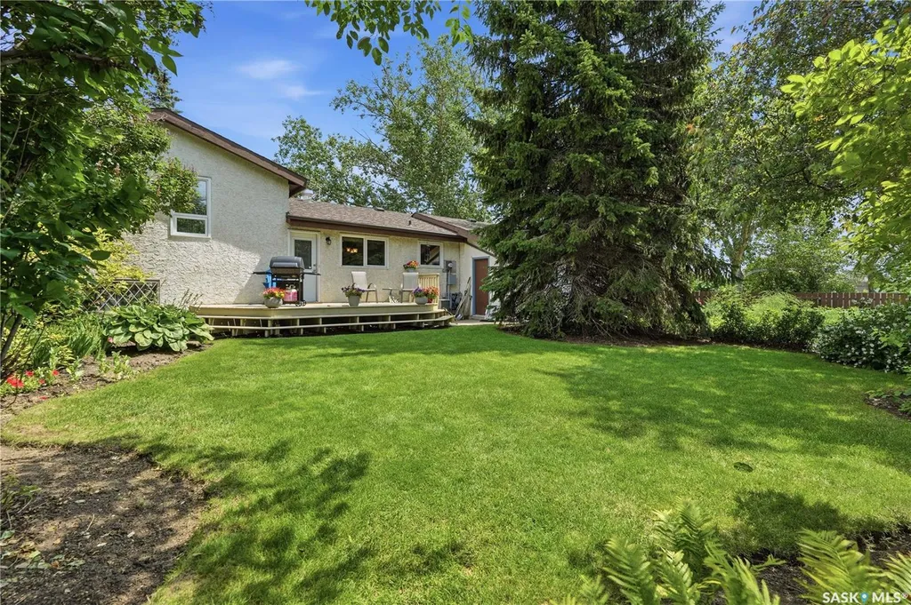 828 Seymour Crescent N Regina SK S4X 2G4
