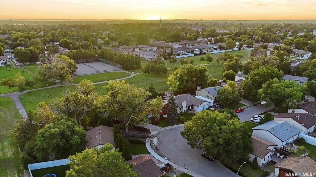 828 Seymour Crescent N Regina SK S4X 2G4