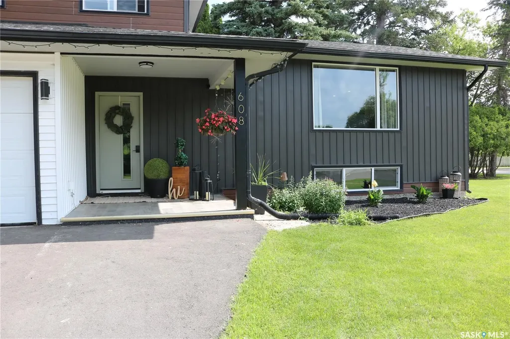 608 Windover Avenue Moosomin SK S0G 3N0