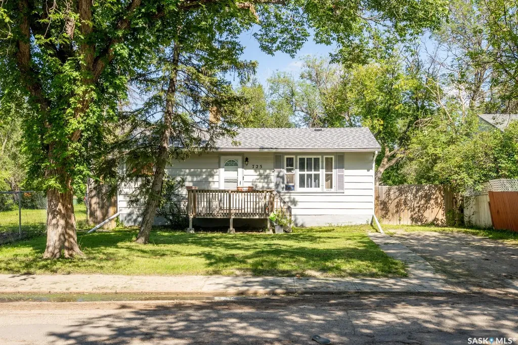 725 Cameron Street Regina SK S4T 2S2