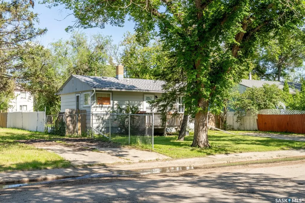 725 Cameron Street Regina SK S4T 2S2