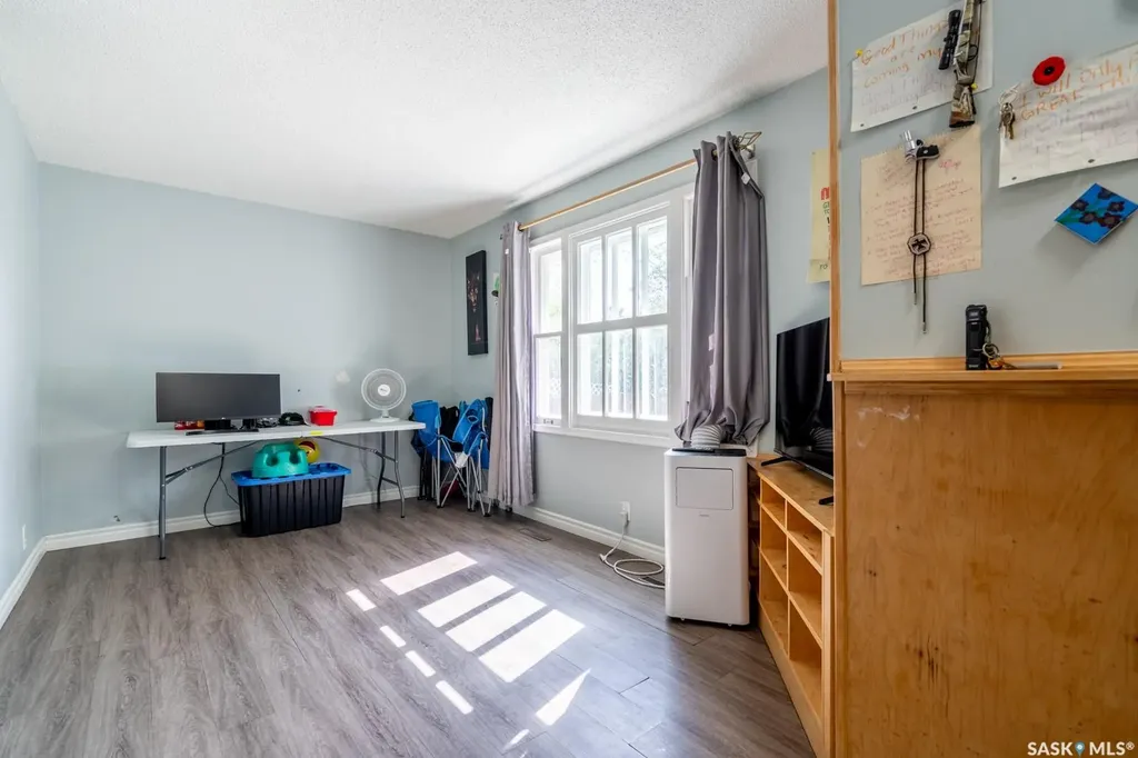 725 Cameron Street Regina SK S4T 2S2