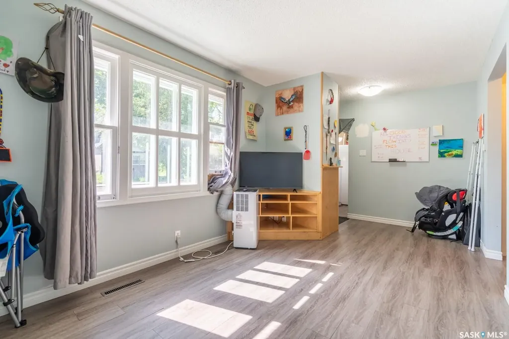 725 Cameron Street Regina SK S4T 2S2