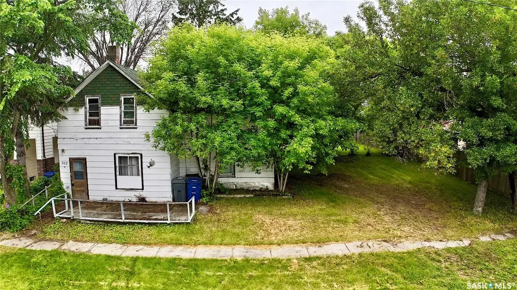 512 Maple Street Esterhazy SK S0A 0X0