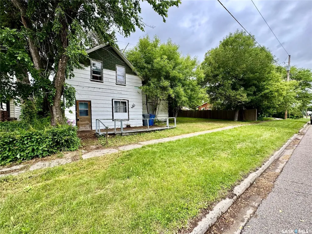 512 Maple Street Esterhazy SK S0A 0X0