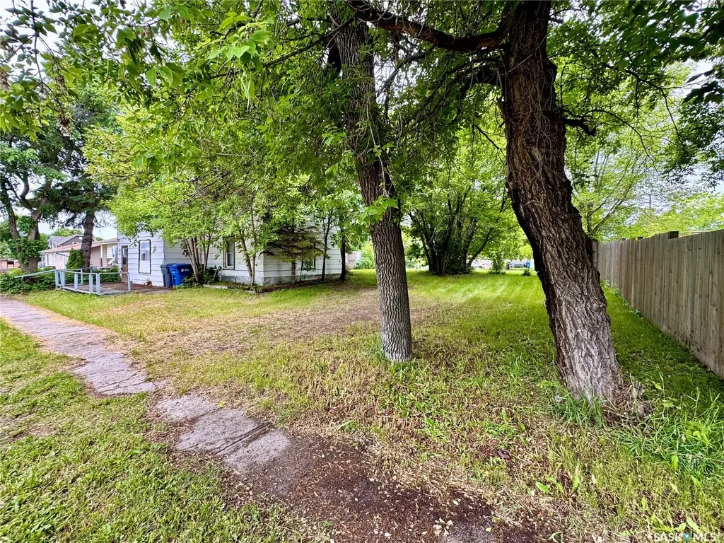512 Maple Street Esterhazy SK S0A 0X0