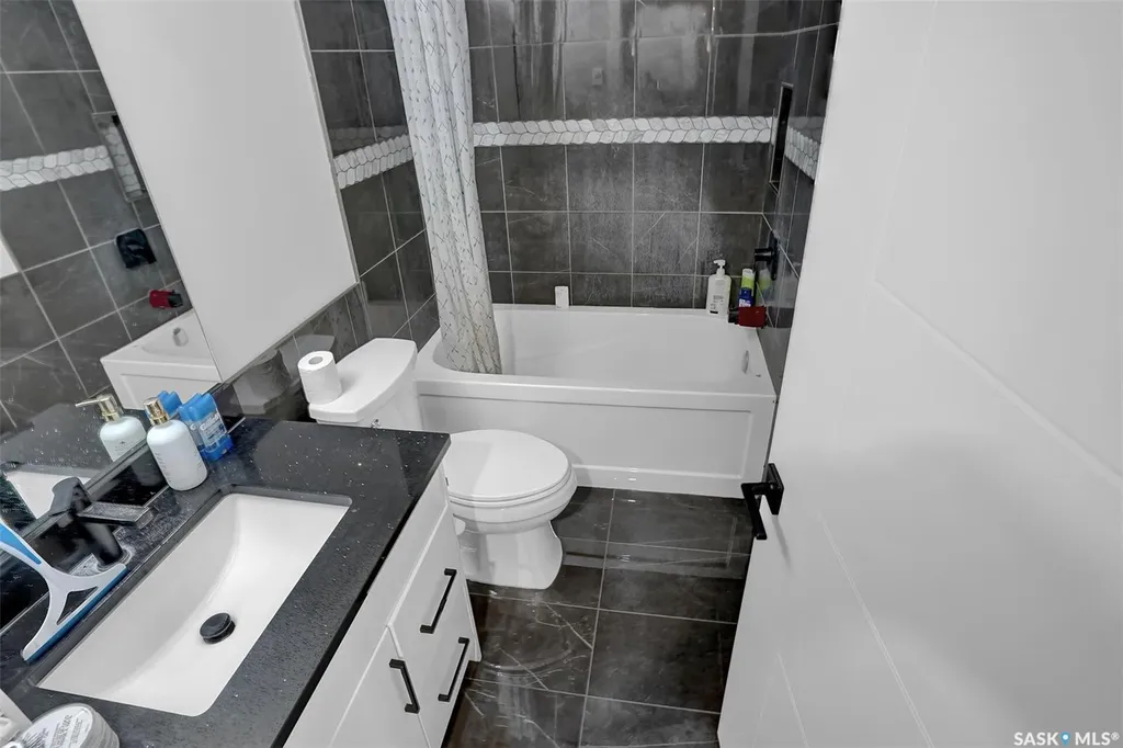 3204 Crosbie Crescent Regina SK S4V 3S4