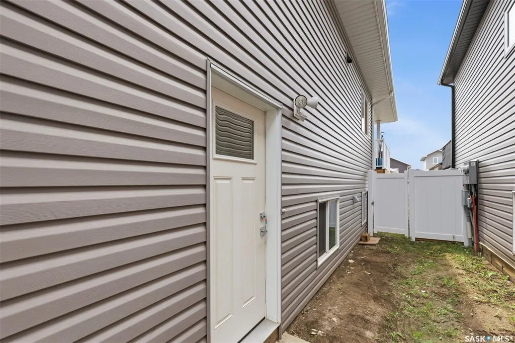 434 Mcarthur Crescent Saskatoon SK S7L 6Y3