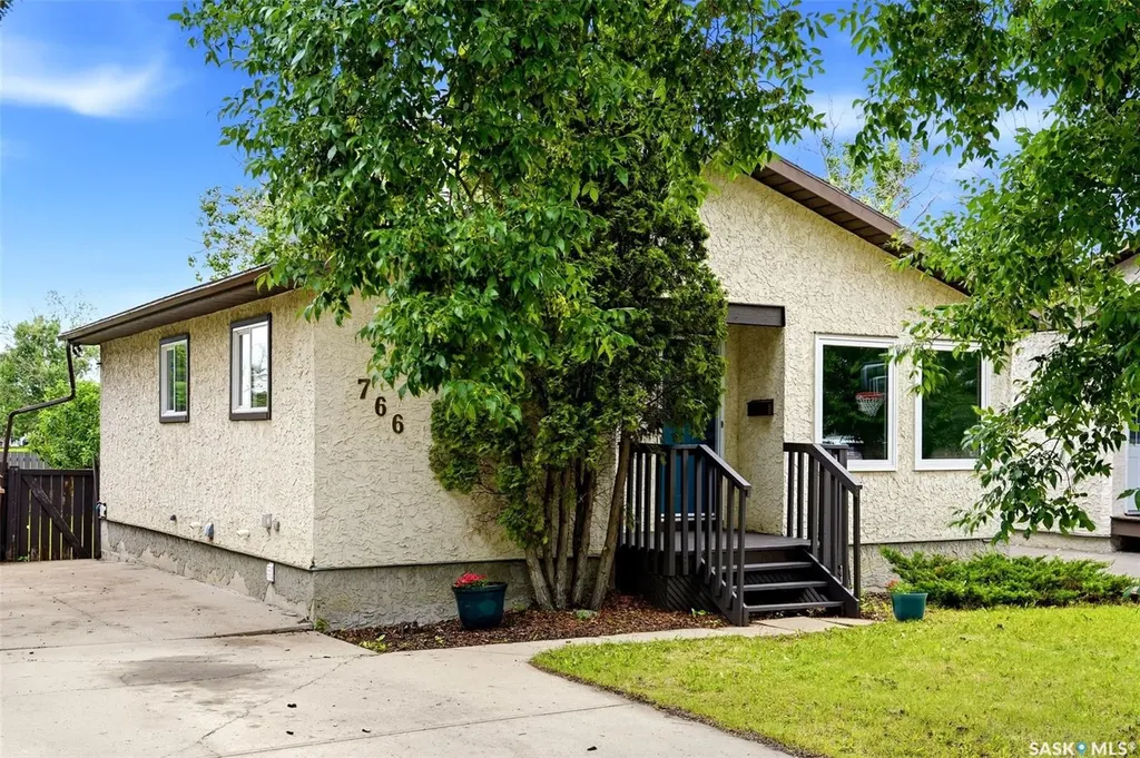 766 Hayworth Crescent N Regina SK S4X 1Y1