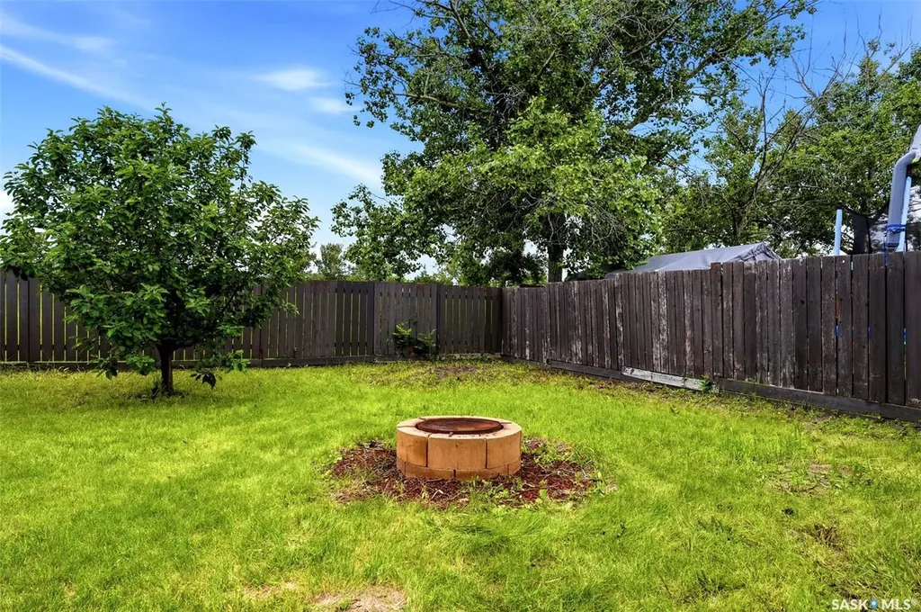 766 Hayworth Crescent N Regina SK S4X 1Y1