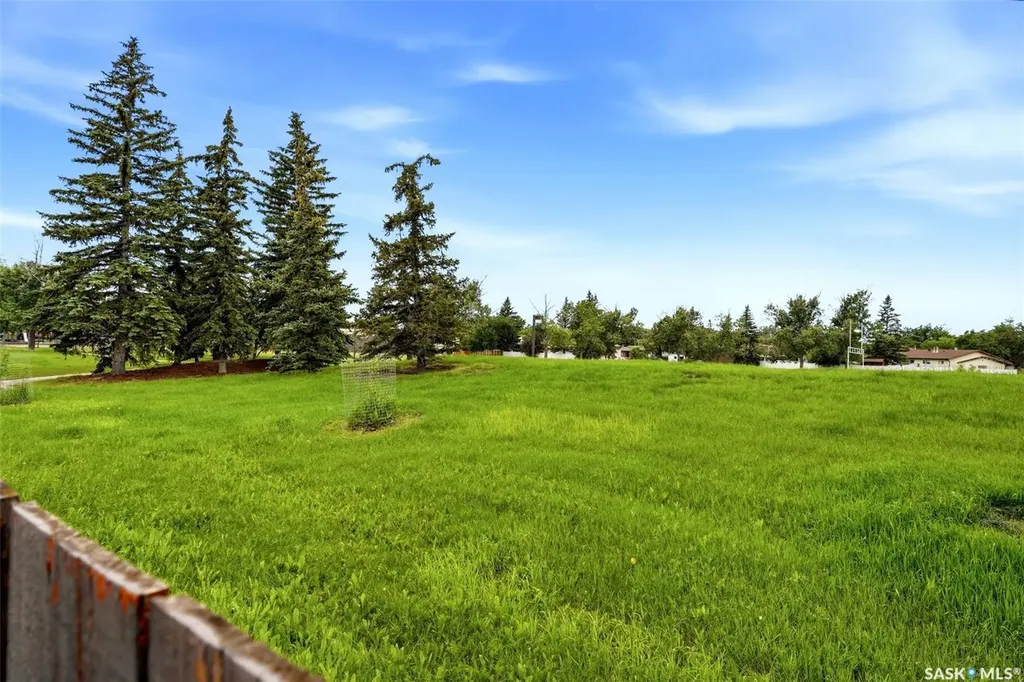 766 Hayworth Crescent N Regina SK S4X 1Y1