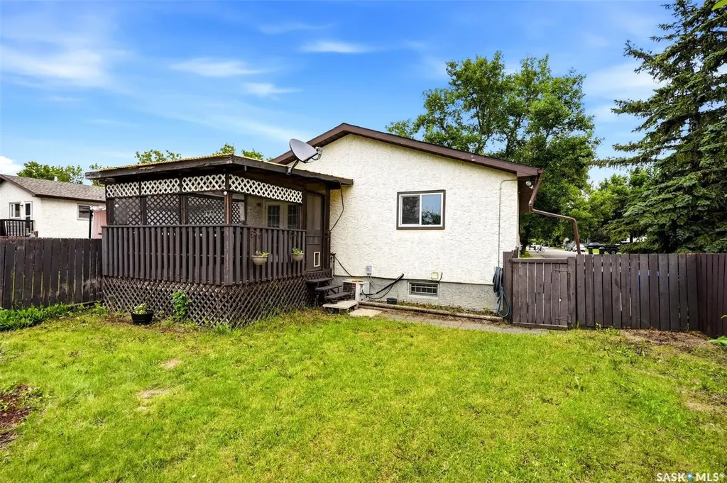 766 Hayworth Crescent N Regina SK S4X 1Y1