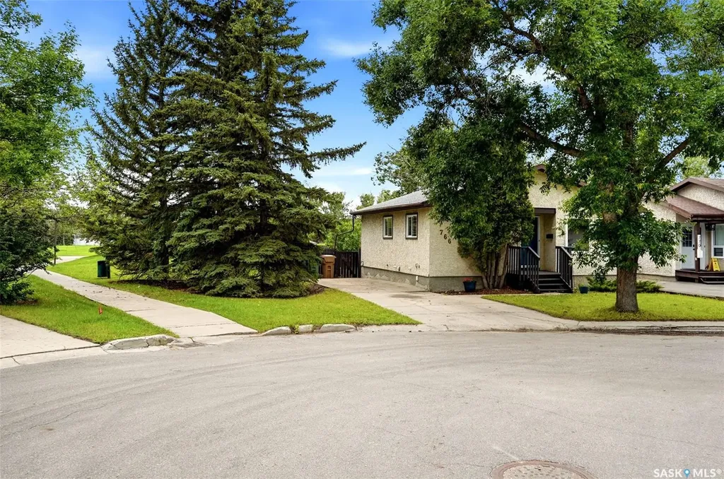 766 Hayworth Crescent N Regina SK S4X 1Y1