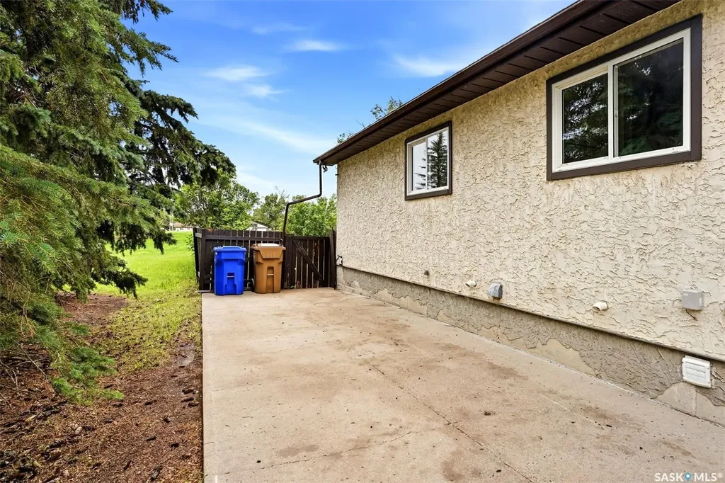 766 Hayworth Crescent N Regina SK S4X 1Y1