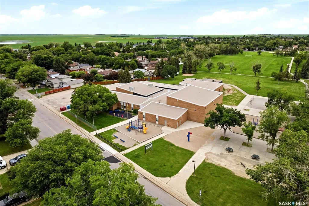 766 Hayworth Crescent N Regina SK S4X 1Y1