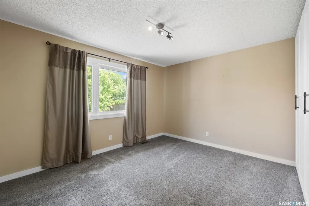 34 Plainsview Drive Regina SK S4S 6K3
