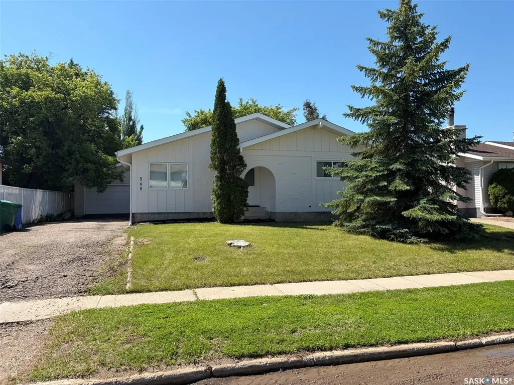 565 32nd Street W Prince Albert SK S6V 6B7