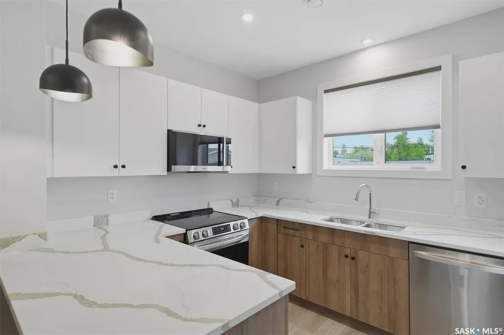 1118 9th Street E Saskatoon SK S7H 0N4