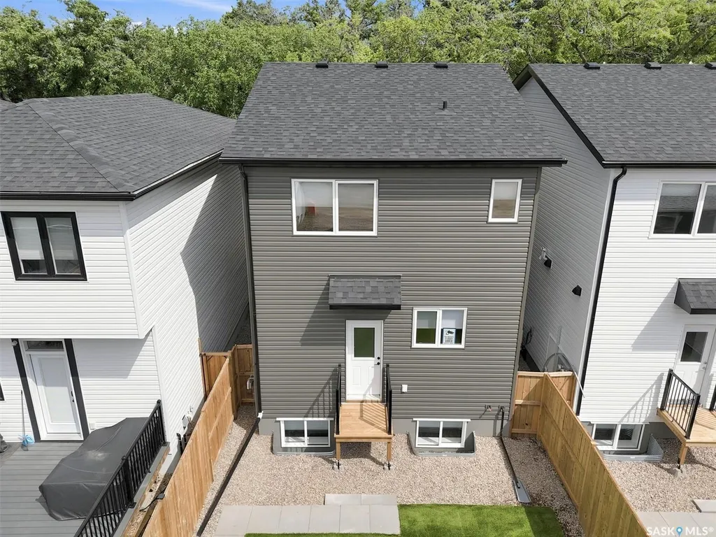 1118 9th Street E Saskatoon SK S7H 0N4