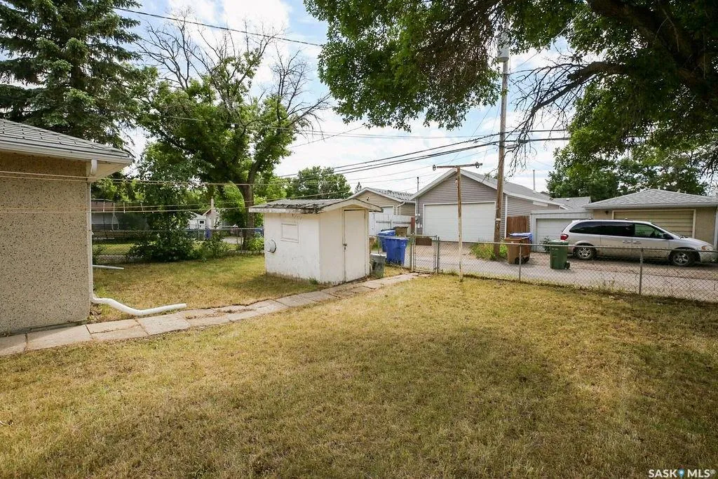 1046 Lindsay Street Regina SK S4N 3A9