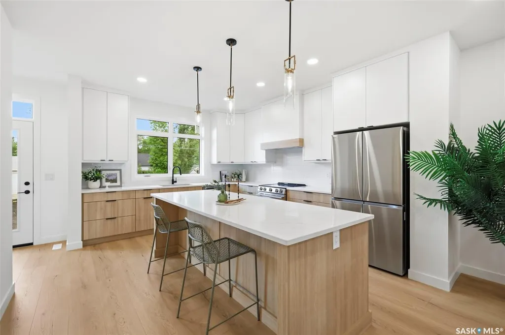 1516 Ewart Avenue Saskatoon SK S7H 2K8