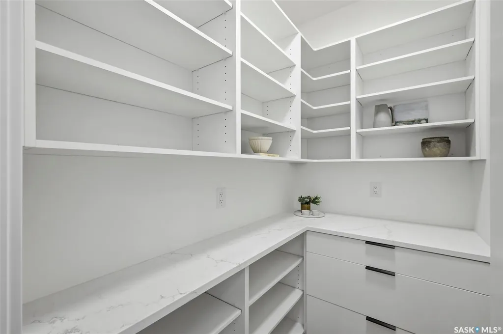 1516 Ewart Avenue Saskatoon SK S7H 2K8