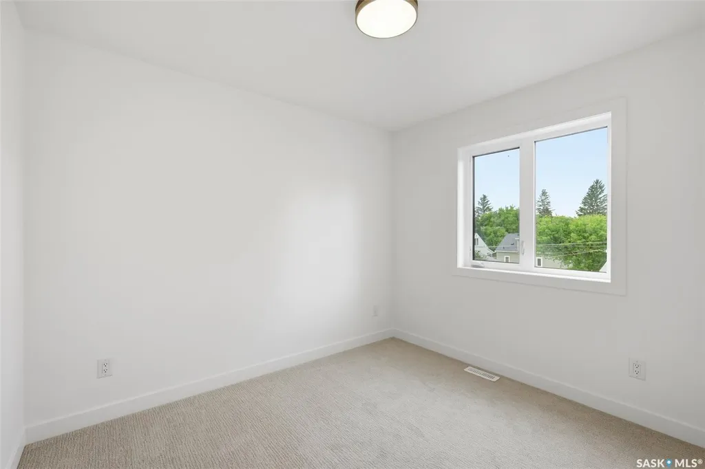1516 Ewart Avenue Saskatoon SK S7H 2K8