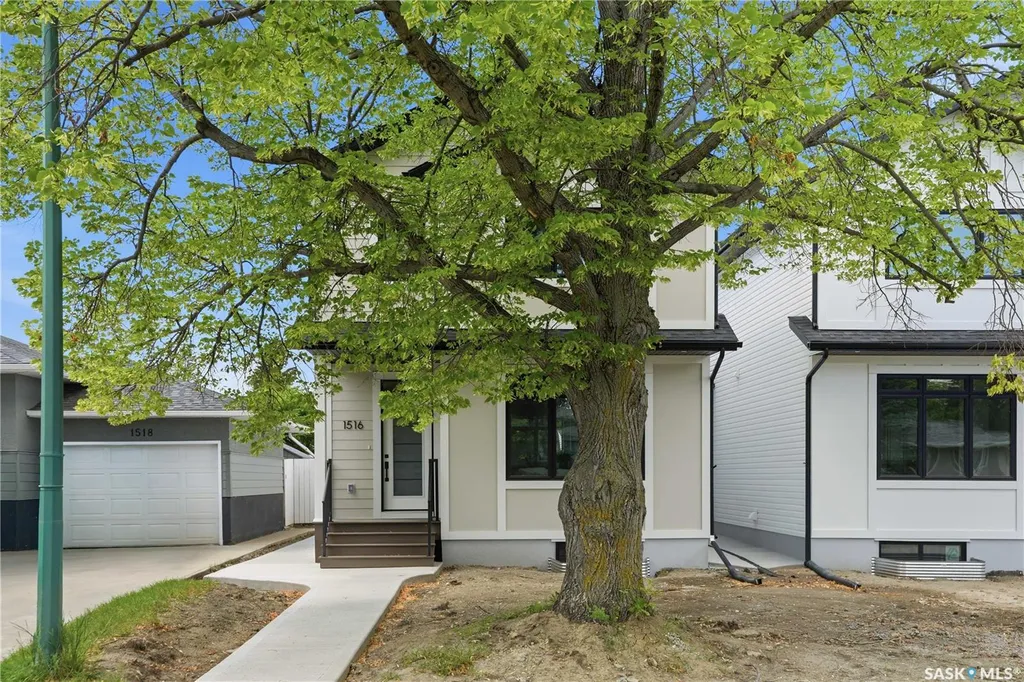 1516 Ewart Avenue Saskatoon SK S7H 2K8