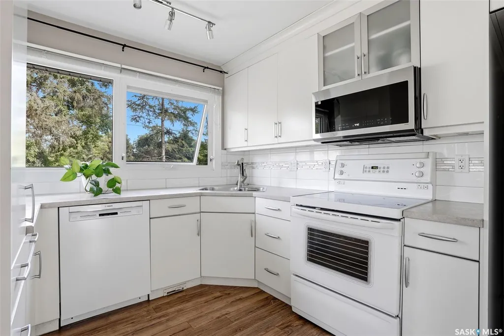 91 Cardinal Crescent Regina SK S4S 3H8