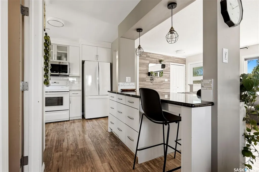 91 Cardinal Crescent Regina SK S4S 3H8