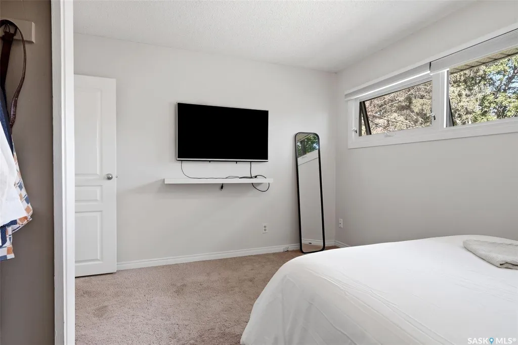 91 Cardinal Crescent Regina SK S4S 3H8