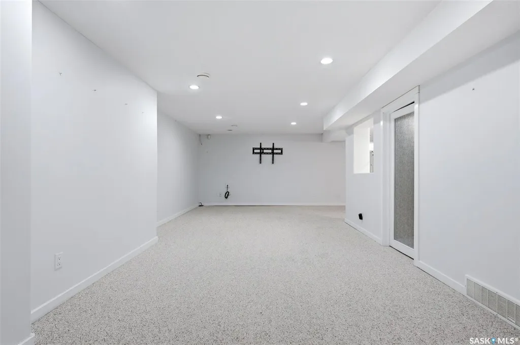 91 Cardinal Crescent Regina SK S4S 3H8